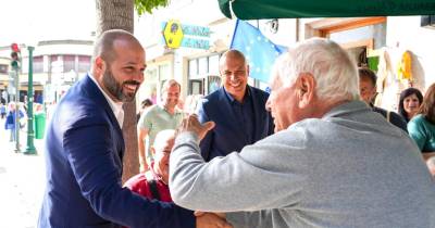 Esta manhã, o candidato do PS-Madeira às eleições europeias esteve em contacto com a população no Mercado dos Lavradores e na rua Dr. Fernão de Ornelas.