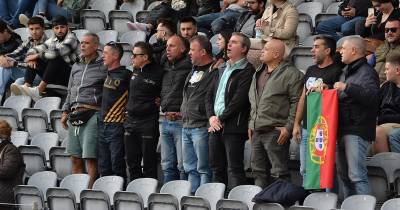 O protesto, que já aconteceu em jogos do Marítimo, no estádio dos Barreiros, aconteceu esta tarde durante o desafio na Choupana .