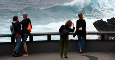 Capitania do Funchal avisa que ondas podem chegar aos sete metros e deixa recomendações