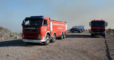 Foram ainda acionados vários meios dos Bombeiros Voluntários da Ribeira Brava e Ponta do Sol, os Bombeiros Voluntários de Câmara de Lobos e os Bombeiros Sapadores do Funchal.