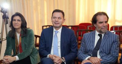 Patrícia Dantas, Luís Montenegro e Miguel Albuquerque, durante uma visita ao Centro Internacional de Negócios, em 2023.