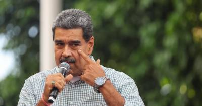 Uma jornalista do “60 Minutos” explica que, após meses de negociações, Maduro aceitou conceder uma entrevista à estação, o que surpreendeu o programa.