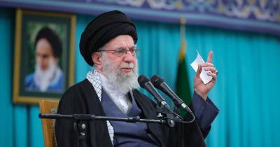 Donald Trump disse que Ali Khamenei é “um homem doente” que mata manifestantes.
