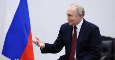 Até agora, Bruxelas já aplicou 14 pacotes de sanções, que permitiram congelar bens russos na UE no valor de mais de 20 mil milhões de euros e o bloqueio de mais de 380 mil milhões de euros do Banco Central da Rússia na comunidade e no G7.