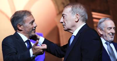 Luis Filipe Menezes, presidente da Câmara Municipal de Vila Nova de Gaia, ao centro, destronou a autarquia socialista e aceitou cessação das comissões de serviço.