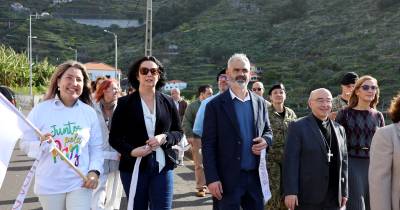 Centenas juntam-se contra a violência no Campanário