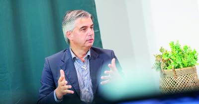 “O que foi feito é um procedimento normal de gestão orçamental”, afirmou, acusando o PS de gerar “desinformação”.