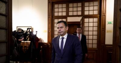 O primeiro-ministro indigitado, Luís Montenegro, apresenta hoje ao Presidente da República a composição do seu Governo minoritário, antes de tomar posse na próxima terça-feira no Palácio Nacional da Ajuda.