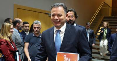 “Continuaremos, no âmbito da concertação social, à procura de um acordo que possa dar às relações laborais também o espírito de incremento de produtividade e competitividade, que transformem a nossa economia numa economia ainda mais atrativa para o investimento, que deem segurança aos investidores, que deem confiança aos investidores”, afirmou.