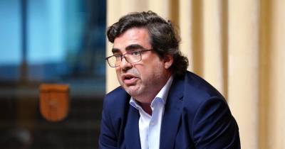 Segundo Gonçalo Maia Camelo, deputado da Iniciativa Liberal, “este não é um protesto simbólico, nem um capricho: é um sinal inequívoco de rutura do sistema. Quando profissionais de saúde alertam formalmente para riscos clínicos e rejeitam responsabilidades impostas por más decisões estruturais, o problema não é dos profissionais — é do sistema e de quem o gere.”