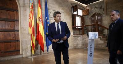 “Decidi pela primeira vez em 12 meses fazer um balanço mais pessoal”, disse Carlos Mazón, numa declaração na sede do governo autonómico da Comunidade Valenciana, no leste de Espanha.