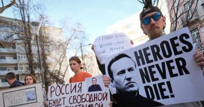 Navalny: UE exige investigação internacional e independente à morte de opositor russo