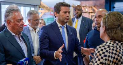 Na ocasião, o presidente do Chega foi questionado sobre a integração no grupo europeu Identidade e Democracia (ID) e uma possível mudança, mas recusou responder.