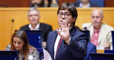 O líder parlamentar do PS faz notar que a redução das listas de espera foi assumida como a grande prioridade de Miguel Albuquerque em 2015, mas, desde então, o problema apenas se tem agravado.