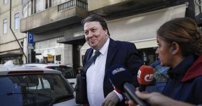 Carlos Santos Silva vai a julgamento.