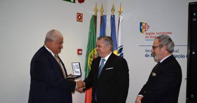 Presidente do SNE entregou placa simbólica a Pedro Ramos por medidas implementadas na Região.
