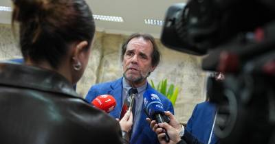 Miguel Albuquerque assegura que não há “drama” no funcionamento das urgências no Hospital Nélio Mendonça, apesar dos constrangimentos e pedidos de escusa de responsabilidade dos enfermeiros.