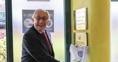 Presidente da Federação Internacional de Voleibol de visita à Madeira