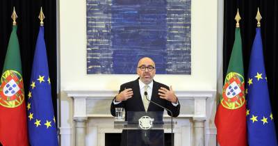 O ministro das Infraestruturas e Habitação, Miguel Pinto Luz, fala aos jornalistas após a reunião do Conselho de Ministros, esta tarde no Palácio de São Bento em Lisboa.