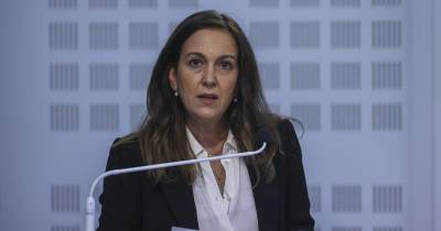 A ministra da Justiça, Rita Alarcão Júdice, intervém durante a cerimónia de abertura dos cursos de formação de magistrados 2025/2026, em Lisboa.