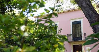 Rui Abreu, diretor regional das Comunidades e Relações Externas, passou está tarde pela Quinta Vigia, acompanhado de três emigrantes.