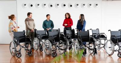 Calheta adquire 10 cadeiras de rodas para apoiar idosos e pessoas com mobilidade reduzida