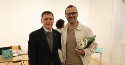 O presidente da autarquia com o autor do livro, João Pedro Gonçalves.