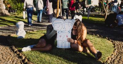 Exposição “Pai, para” inaugurada em Santa cruz