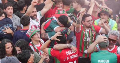 Adeptos preparam-se para receber a equipa do Marítimo em festa