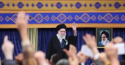 O líder supremo prometeu “mão pesada” para os autores de distúrbios, mas também reconheceu a crise económica.