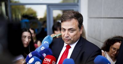 Ricardo Serrano Vieira, advogado de Bruno Pinto, fala aos jornalistas depois da leitura do acórdão do processo do agente da Polícia de Segurança pública (PSP), dizendo que vai recorrer.