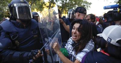 Vuelta: Duas pessoas detidas e 22 polícias feridos após incidentes em Madrid