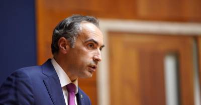 Cerimónia acontece amanhã.