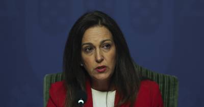 Ministra da Justiça defende mais autonomia para presos do Linhó e espera fim da greve