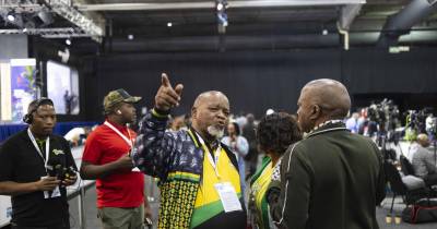 Gwede Mantashe, ministro do presente executivo e do Comité Executivo Nacional (NEC) do ANC, culpa o tribalismo pelo sucesso do MK.