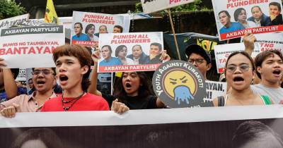 O Conselho Estudantil da Universidade das Filipinas-Diliman declarou que o “vasto sistema de corrupção e a corrupção dentro do governo” é exposto diariamente”.