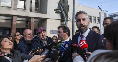 O Correio da Manhã noticiou que “o líder do PS paga 143 euros de IMI (Imposto Municipal sobre Imóveis) por uma casa que custou mais de meio milhão de euros”.