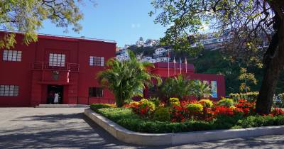 No dia 1 de outubro, haverá uma sessão às 15h00, e no dia 2 de outubro, duas sessões, às 11h00 e 15h00.