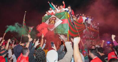Após o término da partida, vários marítimistas um pouco por toda a ilha da Madeira saíram à rua para celebrar, com buzinas a ecoarem como música de fundo, rumando depois ao aeroporto para receberem a equipa.