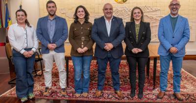 Contratos entre a Câmara Municipal de Câmara de Lobos e as juntas de freguesia celebrados hoje.