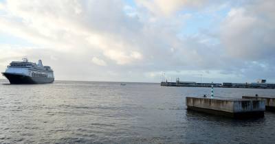 Navio MS Volendam traz 1.200 passageiros em escala inaugural