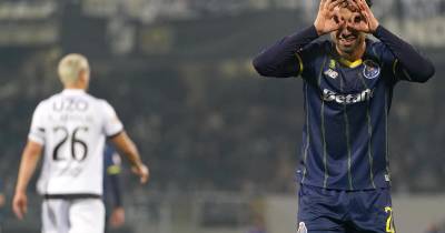 FC Porto garante triunfo ‘suado’ em Guimarães com penálti aos 85 minutos
