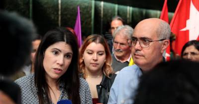 Mariana Mortágua (E), coordenadora do Bloco de Esquerda vai acompanhar Roberto Almada (D), cabeça de lista às eleições Regionais, esta sexta-feira, no final de campanha na Madeira.
