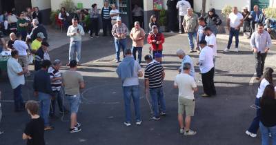 Jogo do Pião reúne dezenas de pessoas em São Roque do Faial na Sexta-Feira Santa