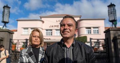 Paulo Brito, candidato do PPM, esteve hoje junto ao Liceu Jaime Moniz.