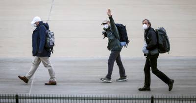 As autoridades norte-americanas disseram que uma das pessoas repatriadas desde as Canárias no domingo para os EUA é um “positivo fraco” de hantavírus.
