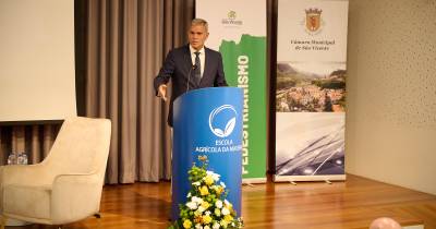 Eduardo Jesus defende equilíbrio entre turismo, preservação ambiental e qualidade de vida dos residentes