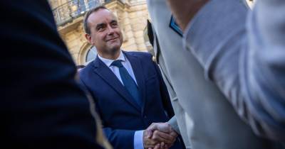 Lecornu diz que não quer “prejudicar quem trabalha”.