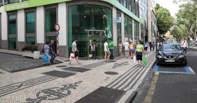 Lucros dos bancos deverão continuar elevados em 2024 mas abaixo deste ano