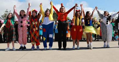 Carnaval leva centenas de crianças a desfilar em Santa Cruz (com fotos)